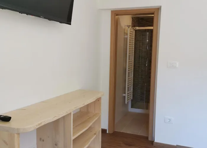 Apartma Pr' Stengarju בוהינסקה בלה